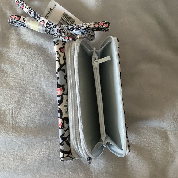 Vera Bradley Lisbon Medallion 3 in 1 (crossbody, wallet or wristlet) - Picture 3 of 6